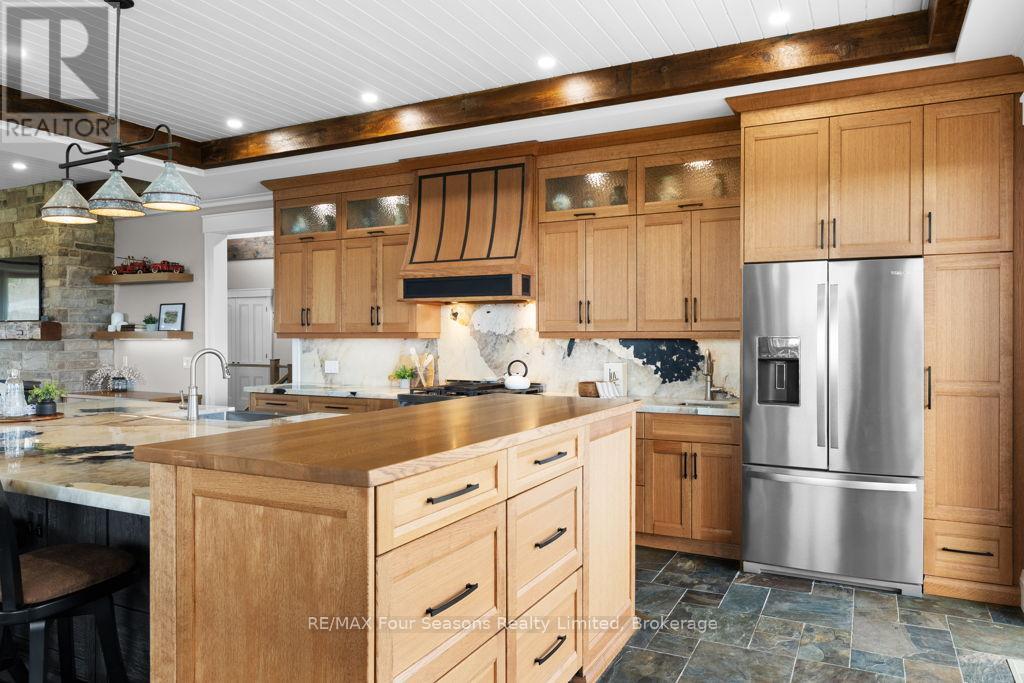 8672 County Rd 91 Road, Clearview, ON - Indoor Photo Showing Kitchen