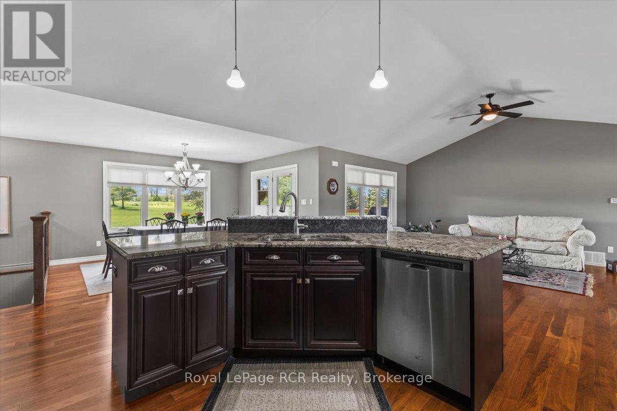 108 Marshall Heights Road, West Grey, ON - Indoor Photo Showing Kitchen
