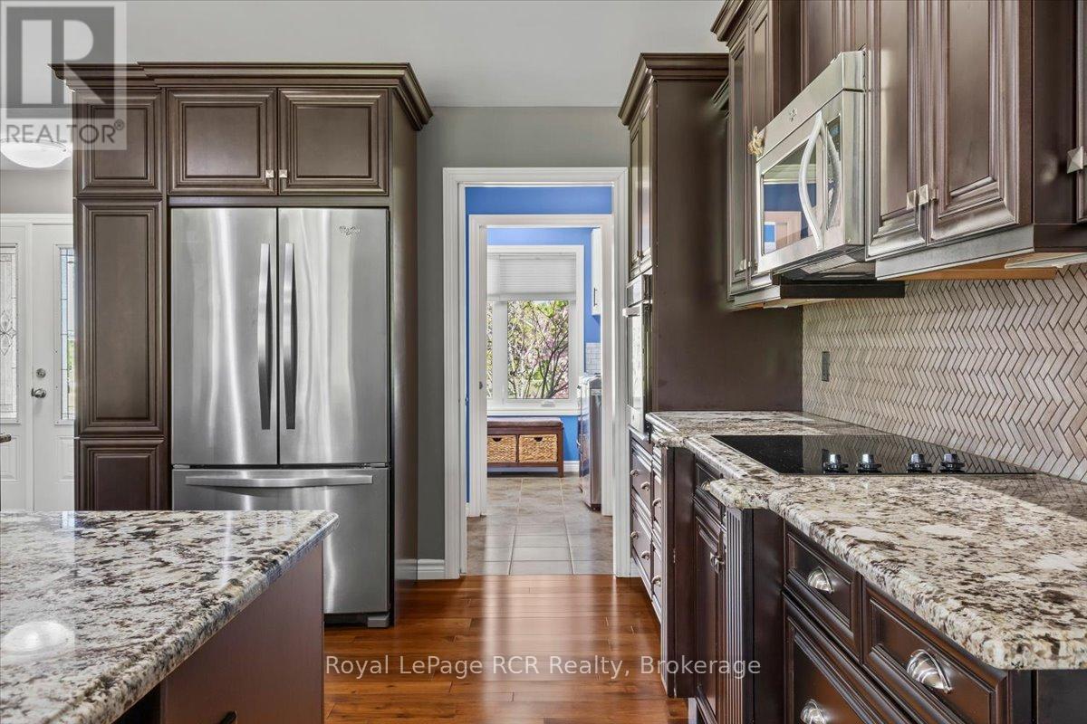 108 Marshall Heights Road, West Grey, ON - Indoor Photo Showing Kitchen With Upgraded Kitchen