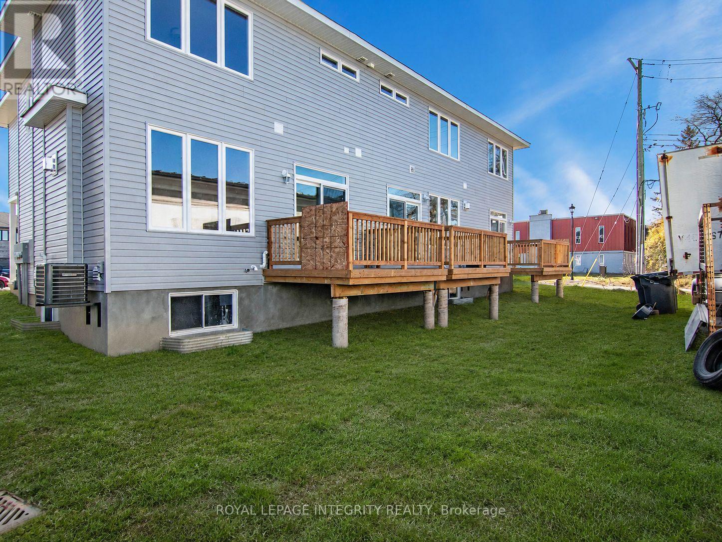 6 Morrall Court, Arnprior, ON - Outdoor With Deck Patio Veranda