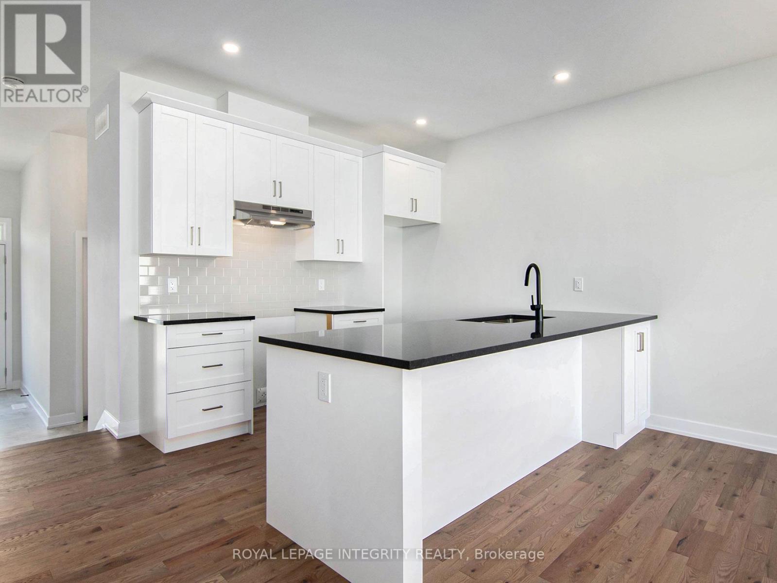 6 Morrall Court, Arnprior, ON - Indoor Photo Showing Kitchen With Upgraded Kitchen