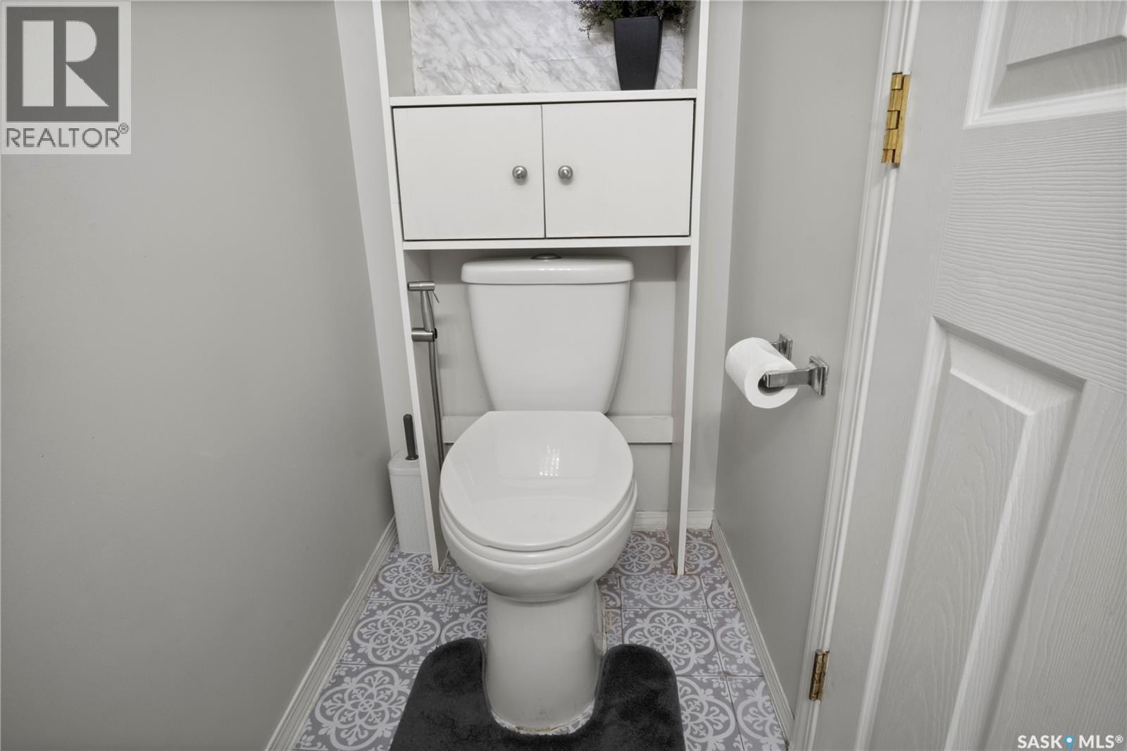 1402 10Th Avenue E, Regina, SK - Indoor Photo Showing Bathroom