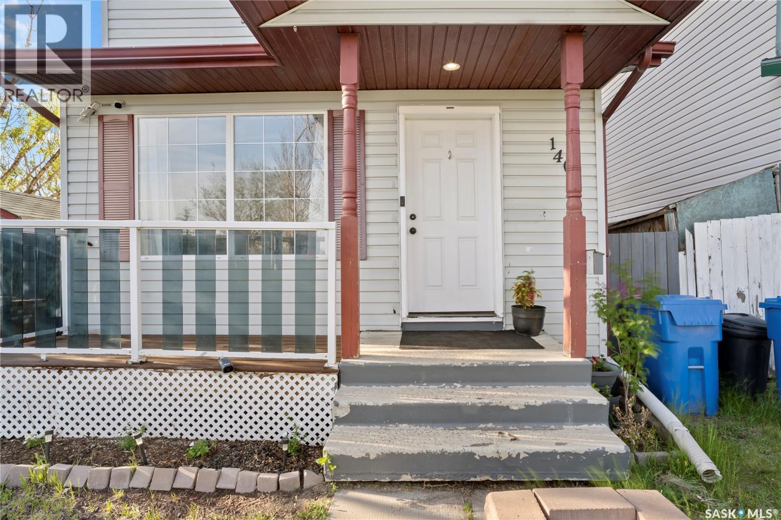1402 10Th Avenue E, Regina, SK - Outdoor With Deck Patio Veranda With Exterior
