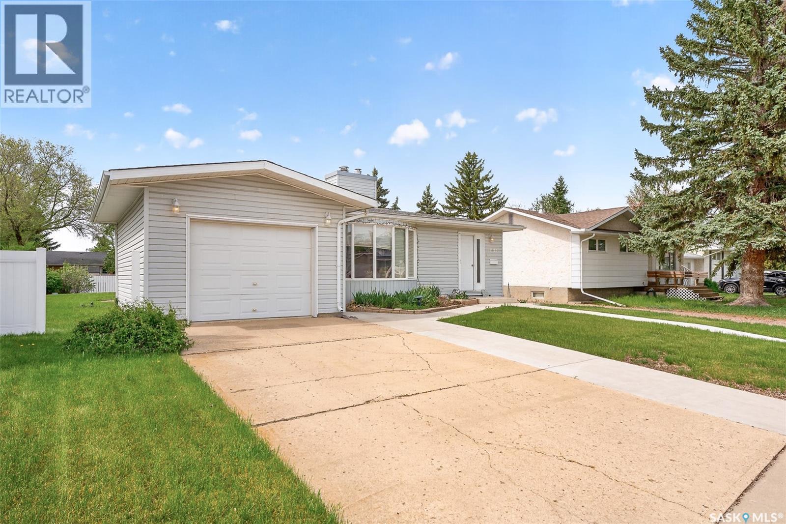 1381 Prince Crescent, Moose Jaw, SK - Outdoor