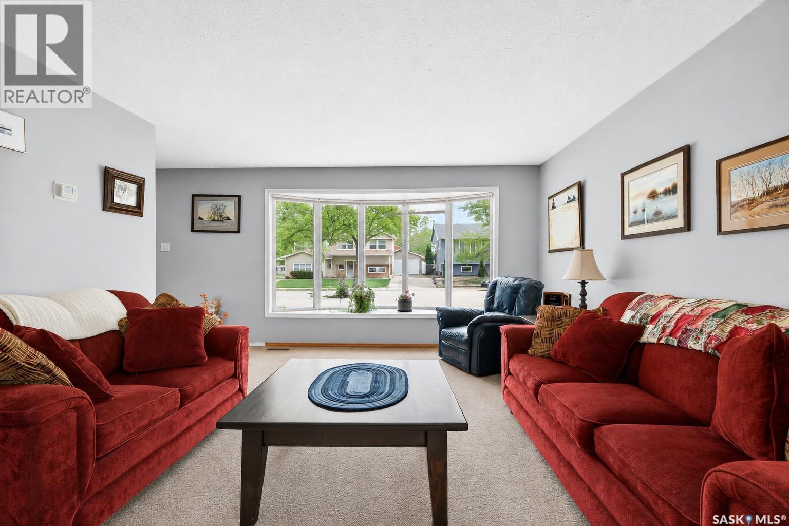1381 Prince Crescent, Moose Jaw, SK - Indoor Photo Showing Living Room