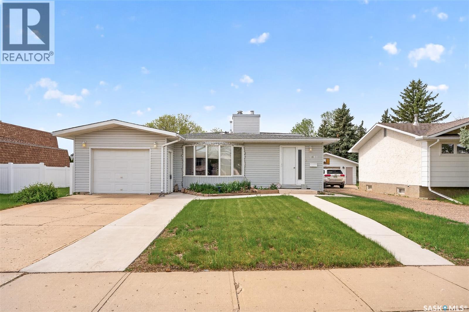 1381 Prince Crescent, Moose Jaw, SK - Outdoor