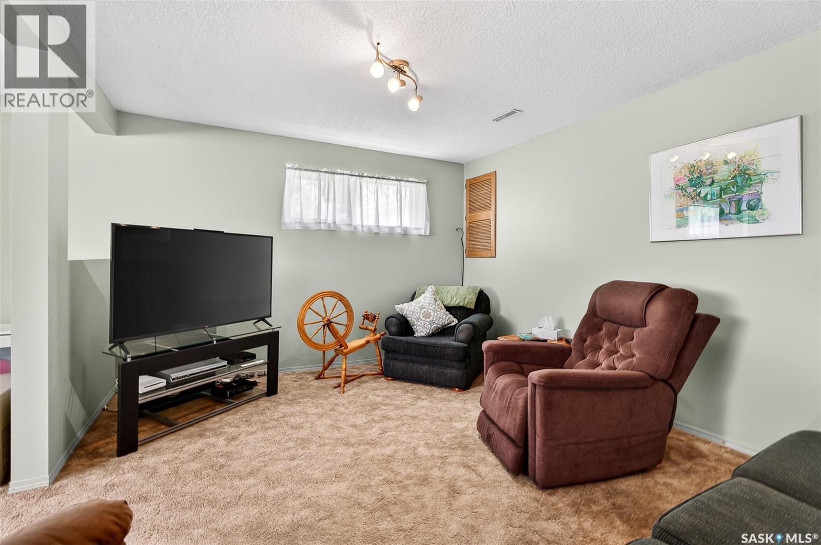1381 Prince Crescent, Moose Jaw, SK - Indoor Photo Showing Living Room