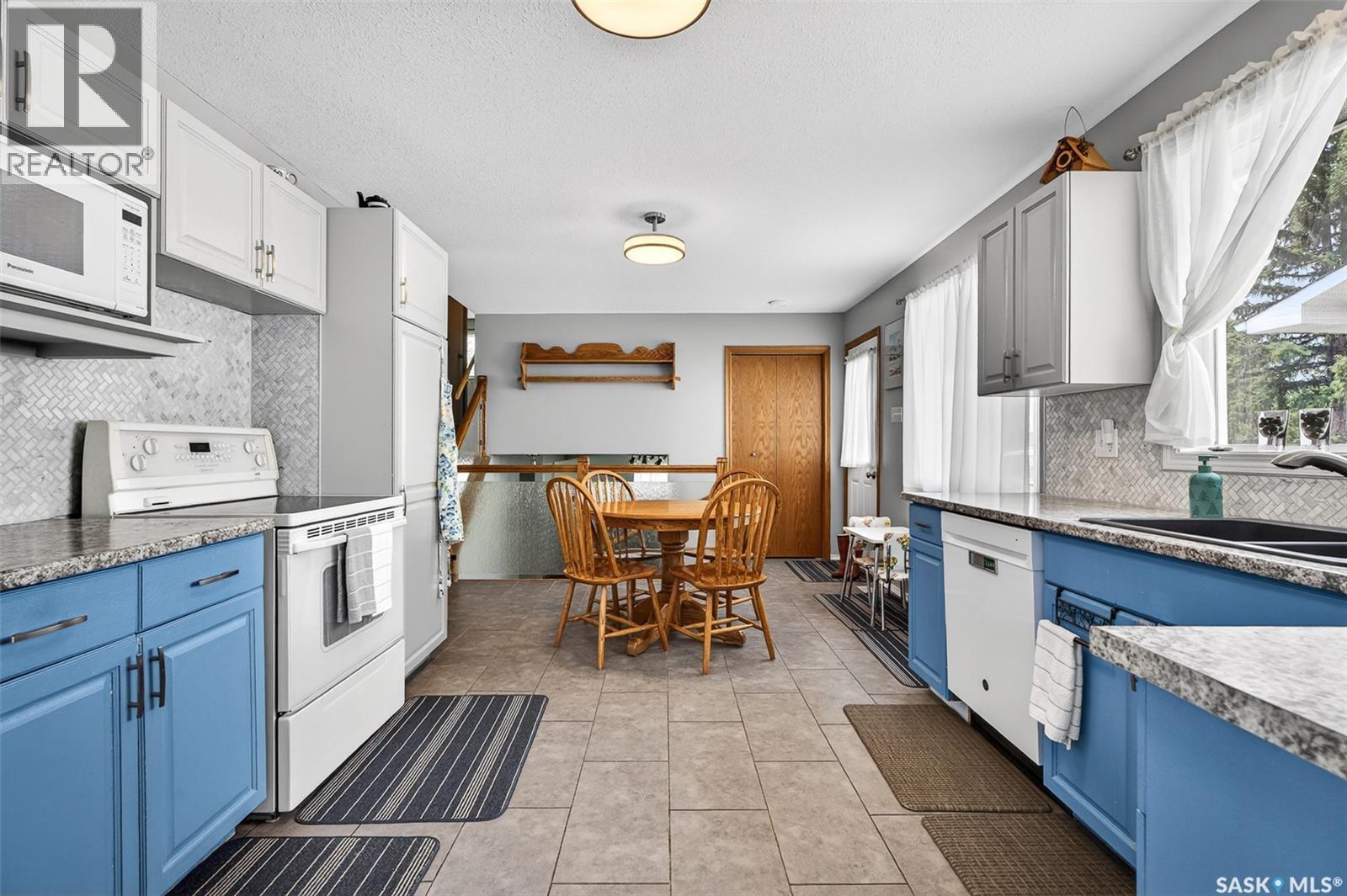 1381 Prince Crescent, Moose Jaw, SK - Indoor Photo Showing Kitchen