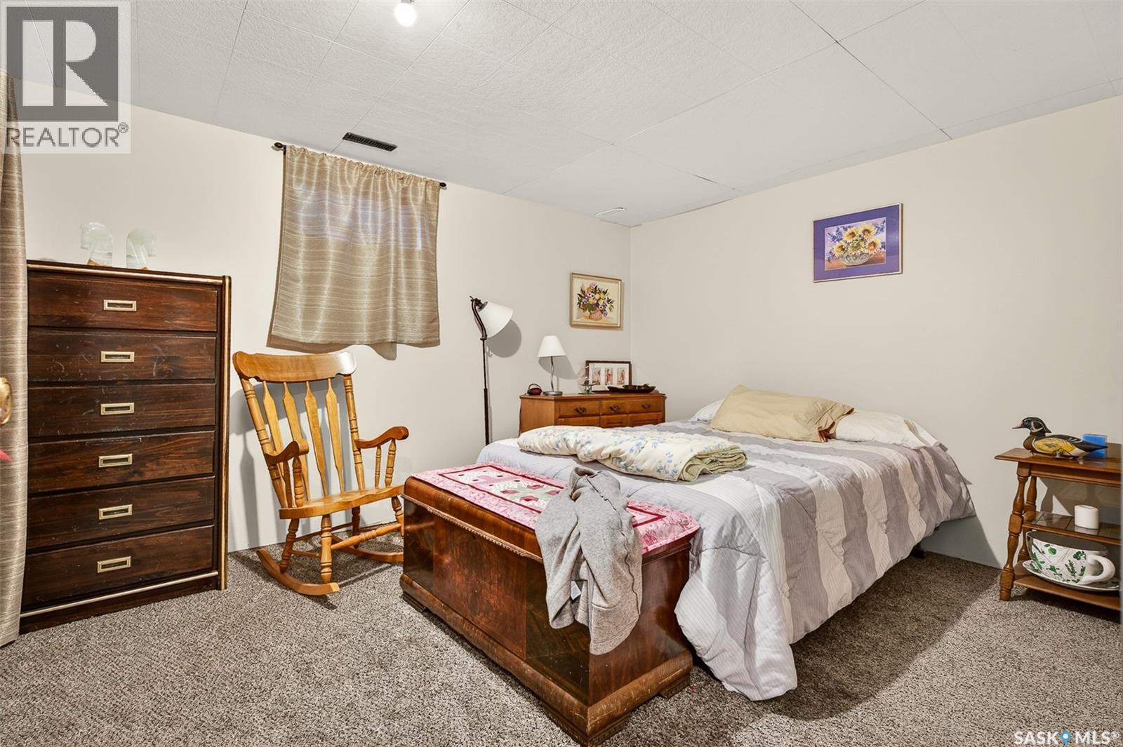 1381 Prince Crescent, Moose Jaw, SK - Indoor Photo Showing Bedroom
