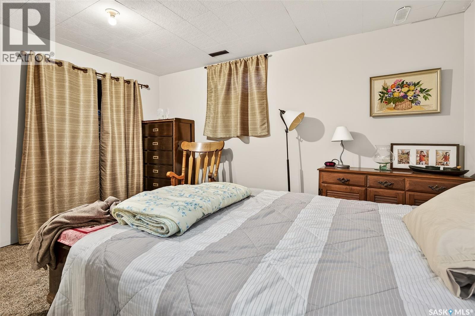 1381 Prince Crescent, Moose Jaw, SK - Indoor Photo Showing Bedroom