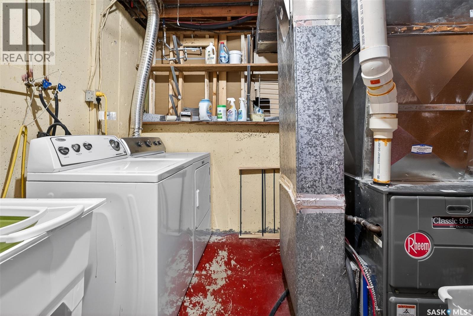 1381 Prince Crescent, Moose Jaw, SK - Indoor Photo Showing Laundry Room