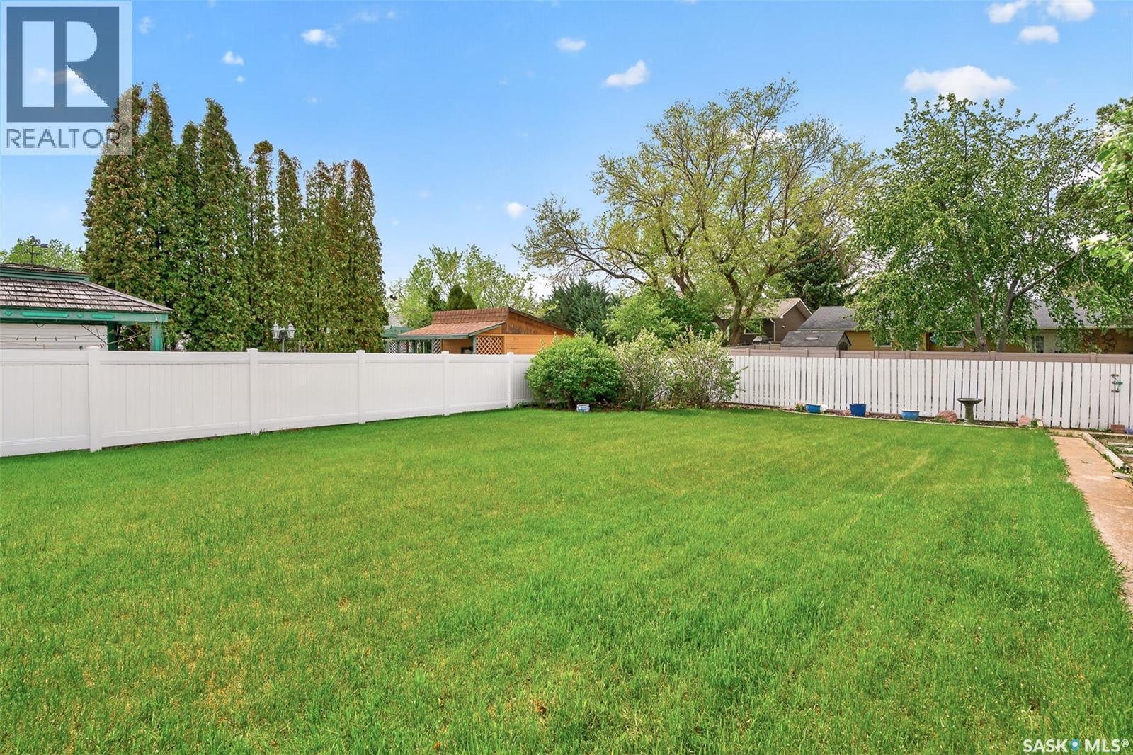 1381 Prince Crescent, Moose Jaw, SK - Outdoor With Backyard