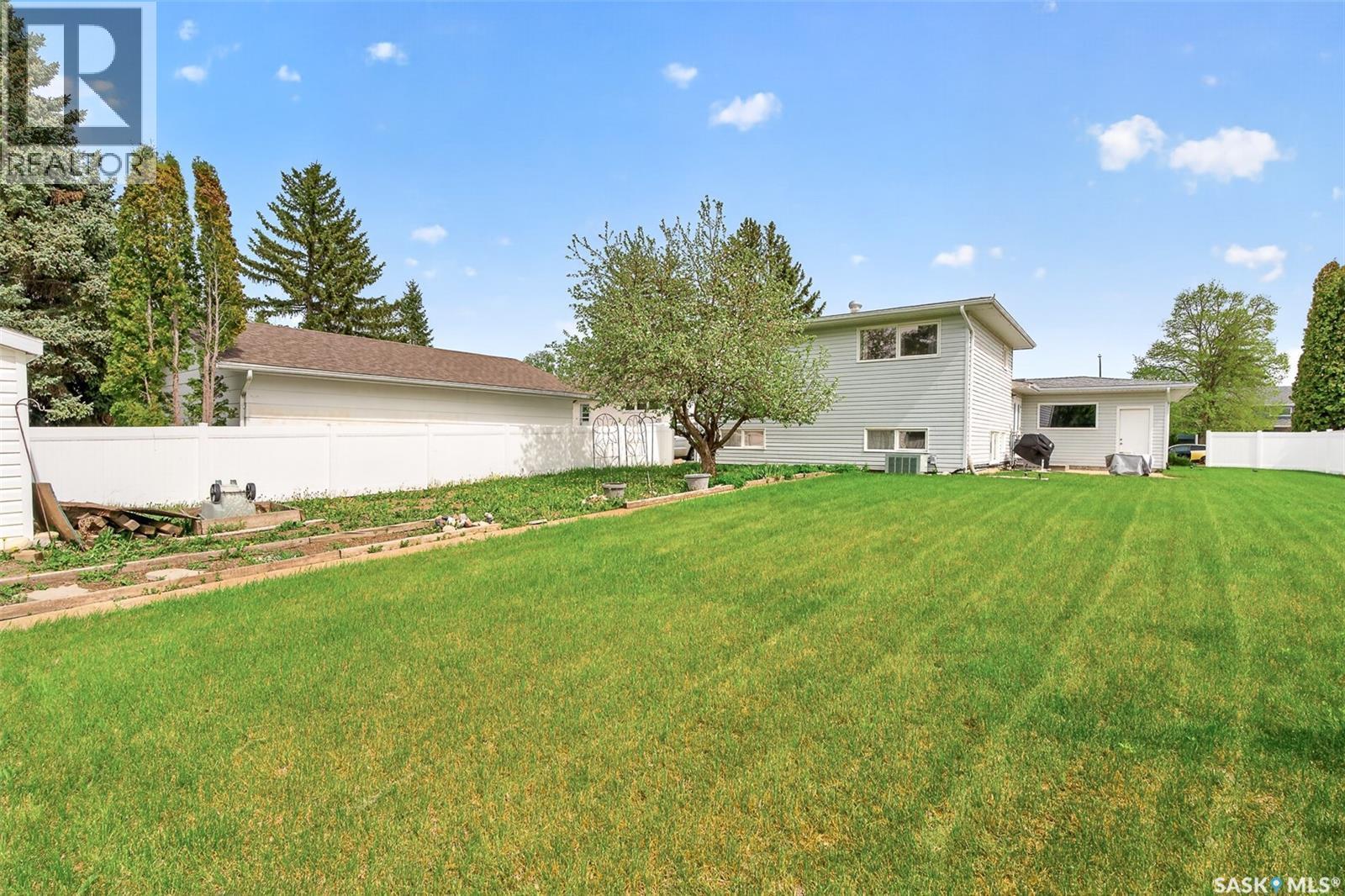1381 Prince Crescent, Moose Jaw, SK - Outdoor