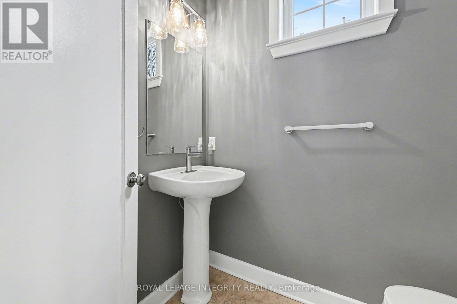 15 Marsh Sparrow Private, Ottawa, ON - Indoor Photo Showing Bathroom