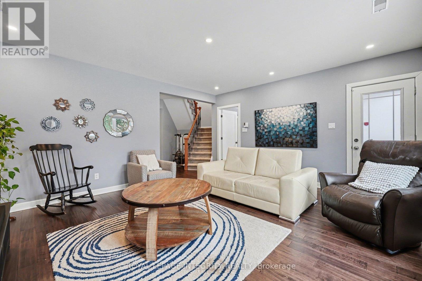 15 Marsh Sparrow Private, Ottawa, ON - Indoor Photo Showing Living Room