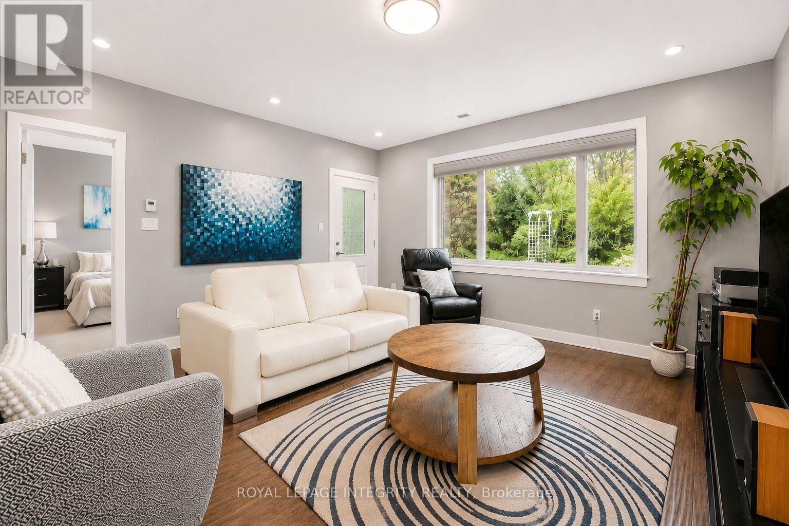 15 Marsh Sparrow Private, Ottawa, ON - Indoor Photo Showing Living Room