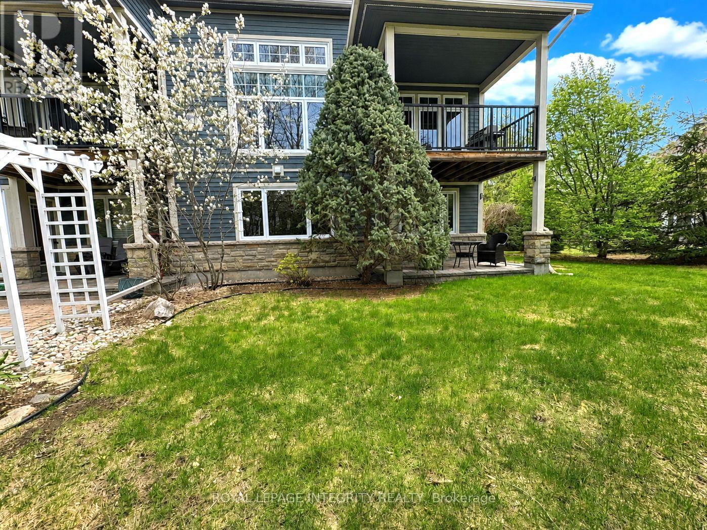 15 Marsh Sparrow Private, Ottawa, ON - Outdoor