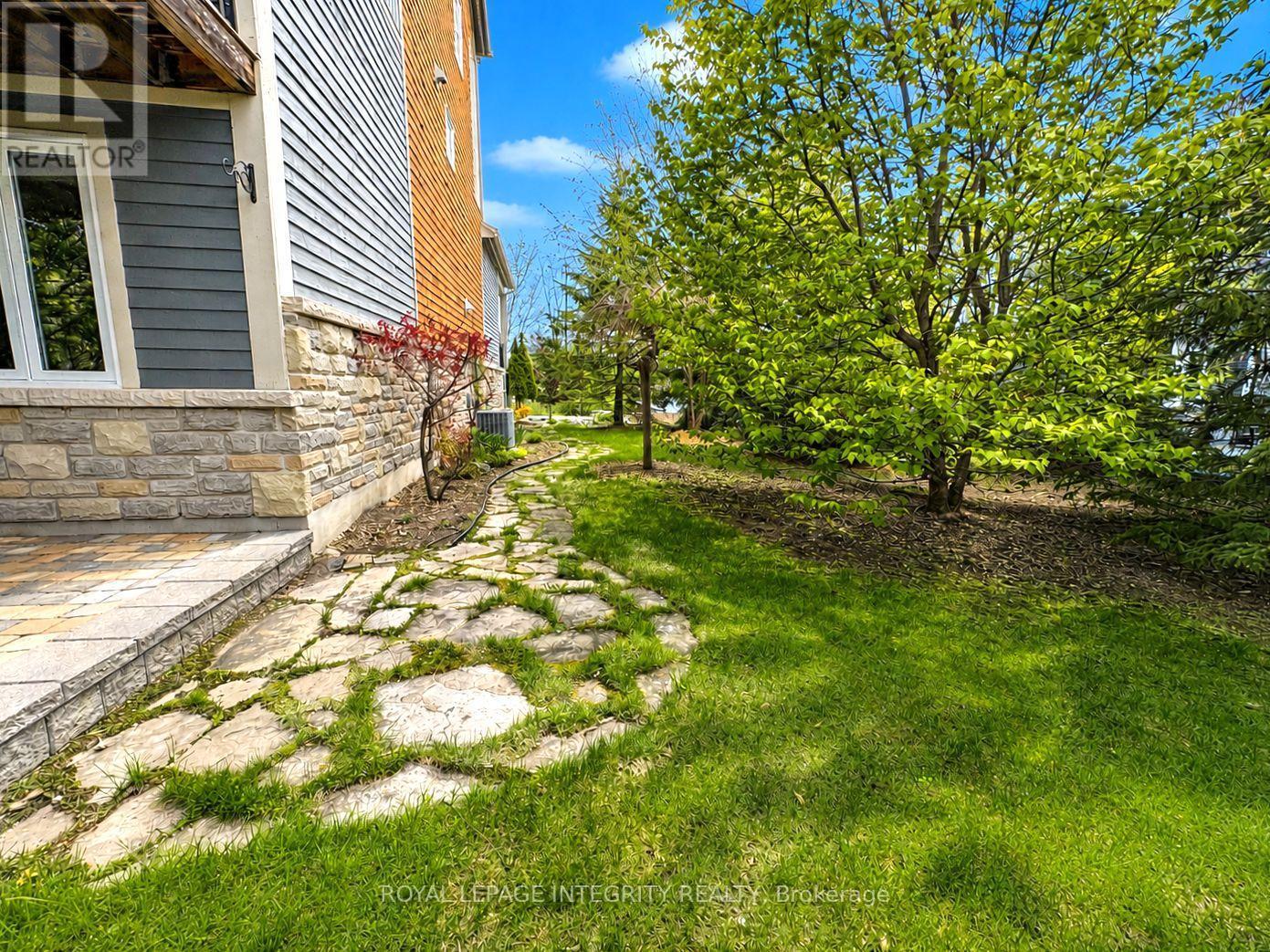 15 Marsh Sparrow Private, Ottawa, ON - Outdoor