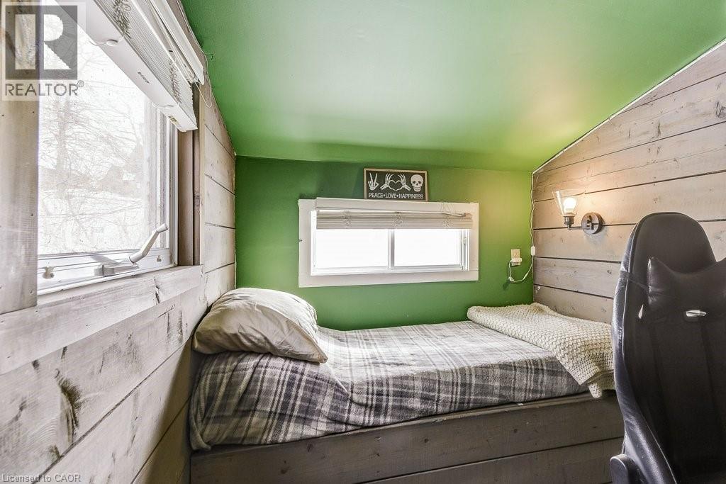 716 Sandy Bay Road, Dunnville, ON - Indoor Photo Showing Bedroom