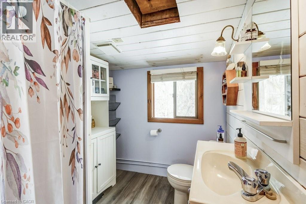 716 Sandy Bay Road, Dunnville, ON - Indoor Photo Showing Bathroom
