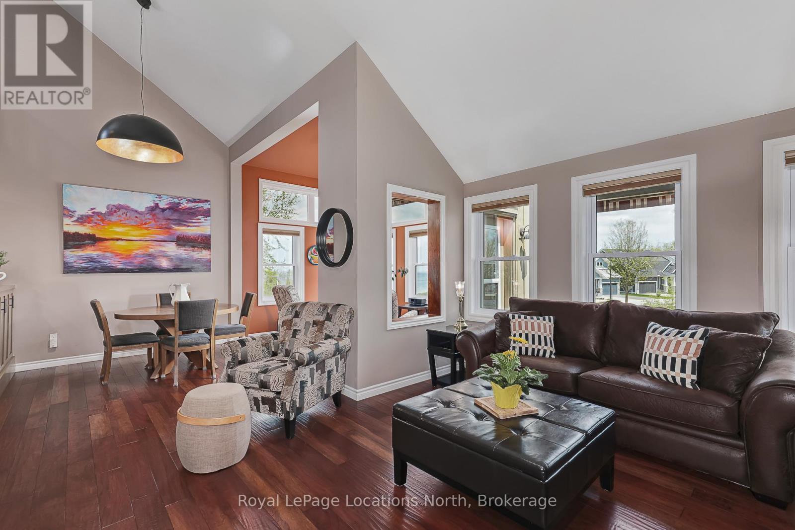 132 Dory Row, Blue Mountains, ON - Indoor Photo Showing Living Room