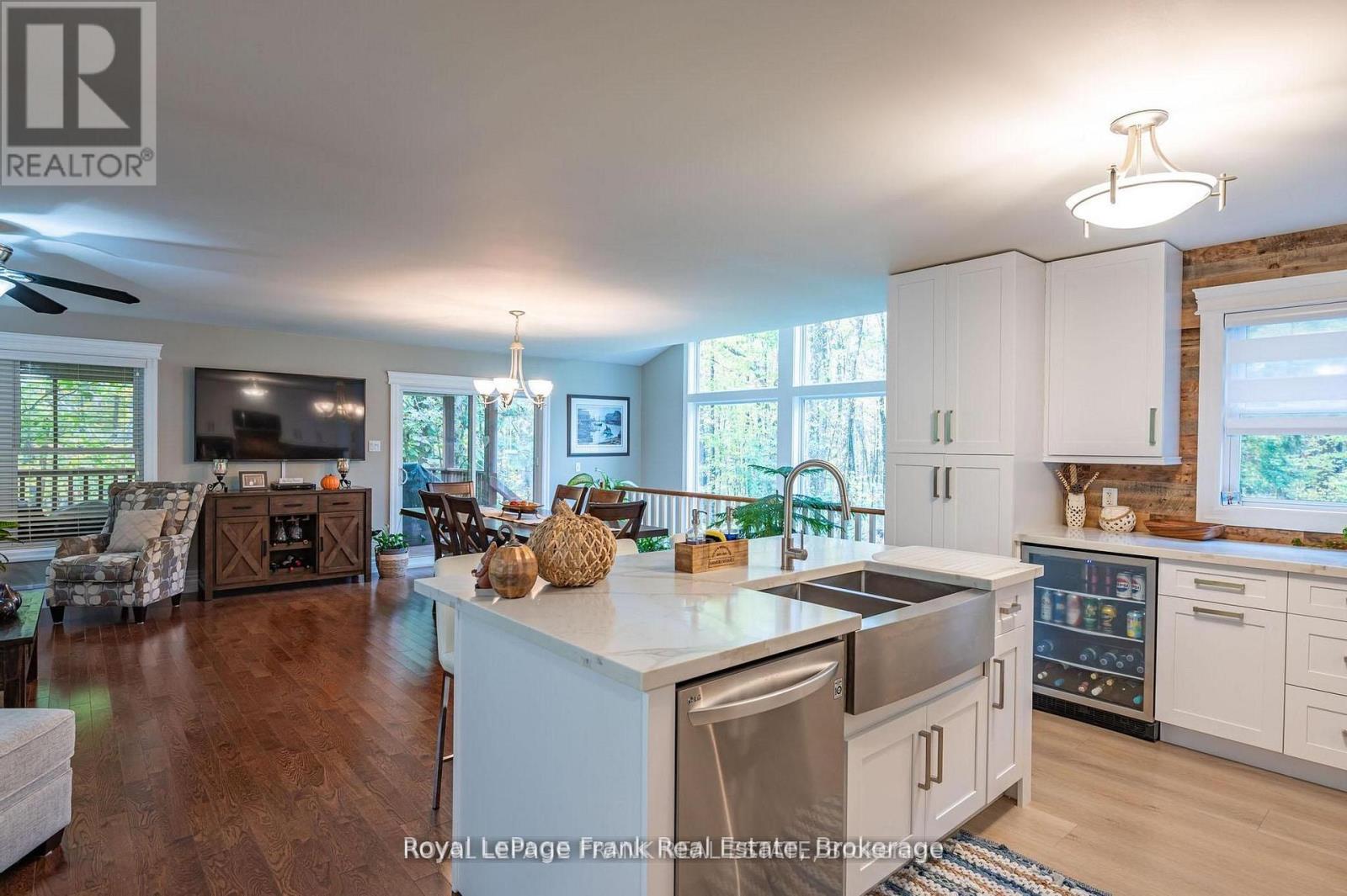 25 Lakeland Avenue, Trent Lakes, ON - Indoor Photo Showing Other Room