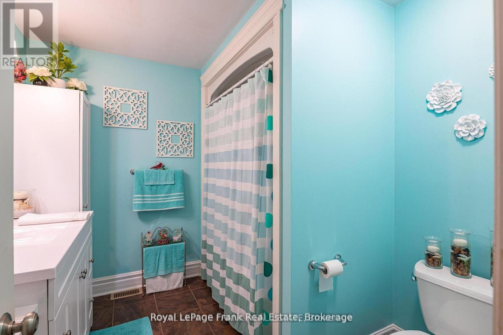 25 Lakeland Avenue, Trent Lakes, ON - Indoor Photo Showing Bathroom