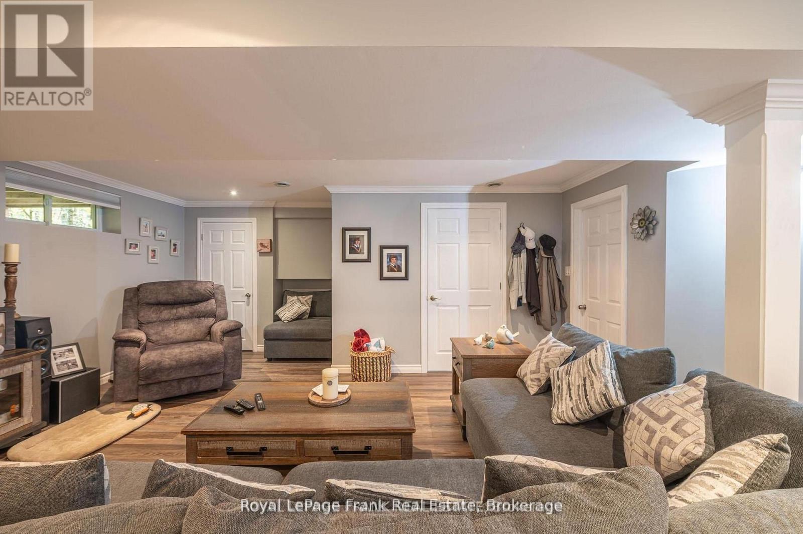 25 Lakeland Avenue, Trent Lakes, ON - Indoor Photo Showing Living Room
