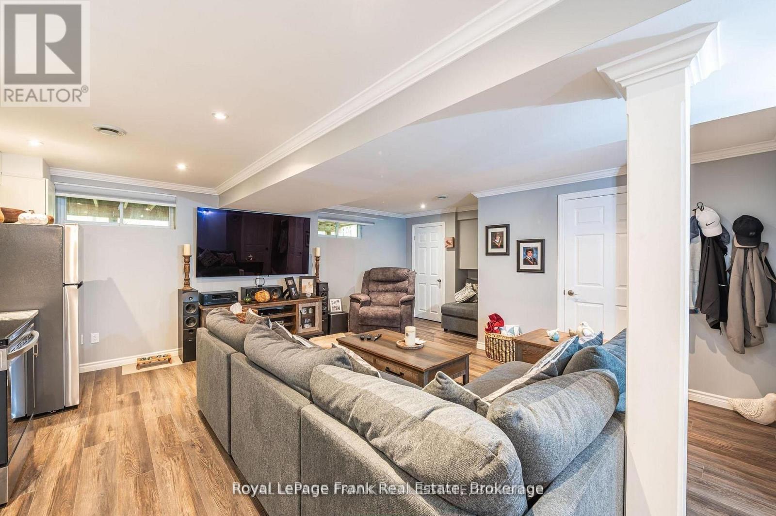 25 Lakeland Avenue, Trent Lakes, ON - Indoor Photo Showing Living Room
