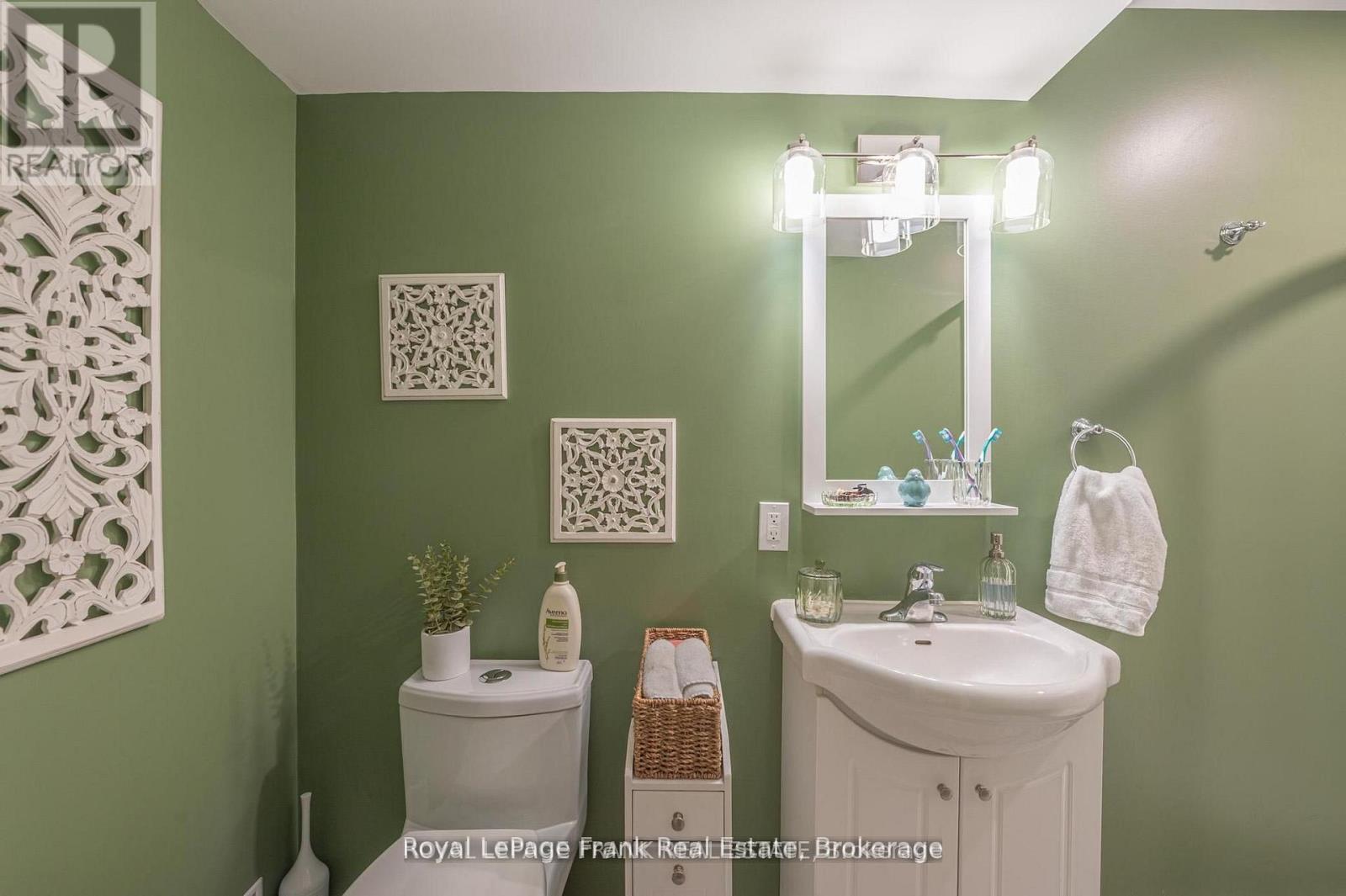 25 Lakeland Avenue, Trent Lakes, ON - Indoor Photo Showing Bathroom