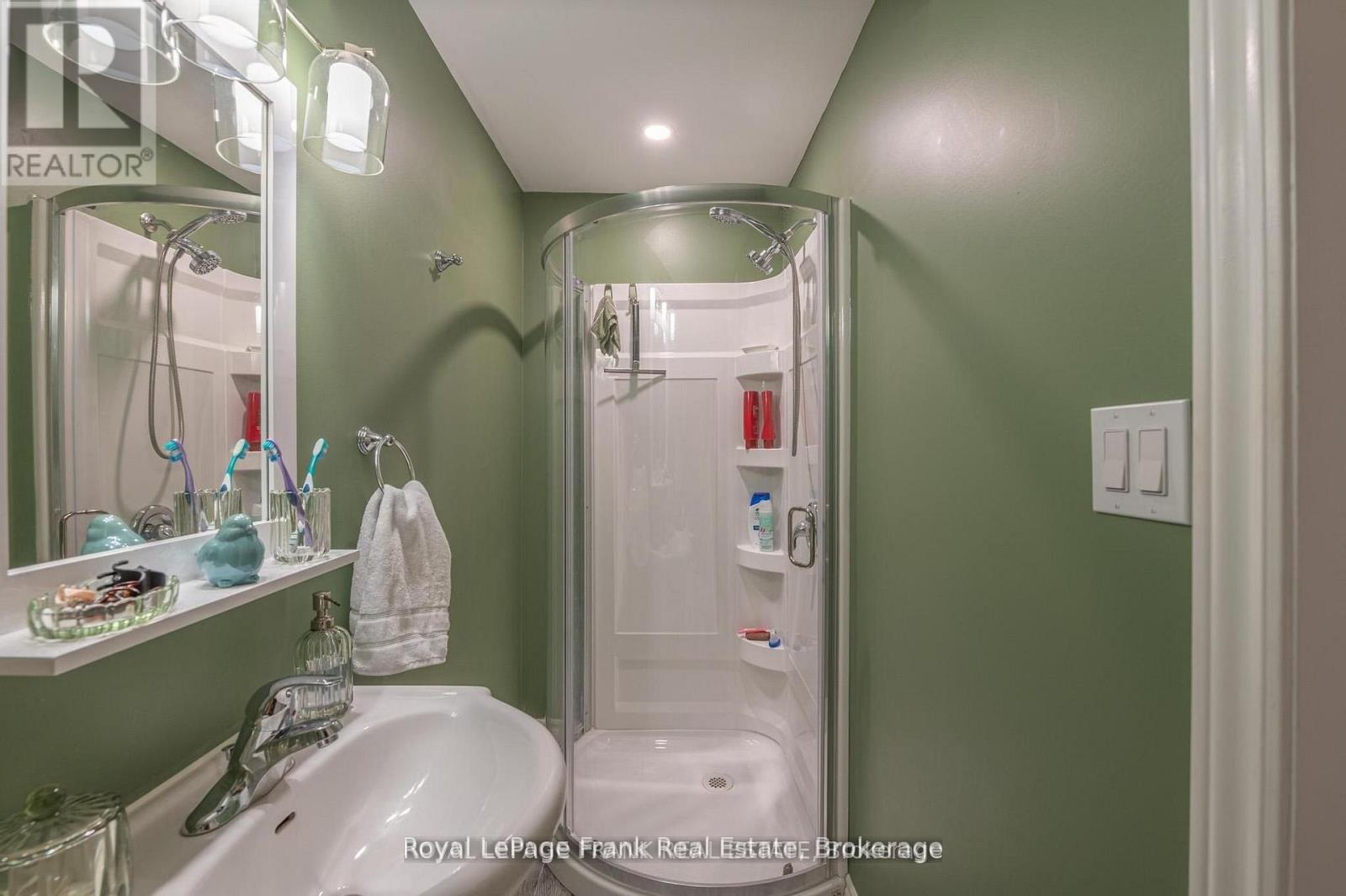 25 Lakeland Avenue, Trent Lakes, ON - Indoor Photo Showing Bathroom