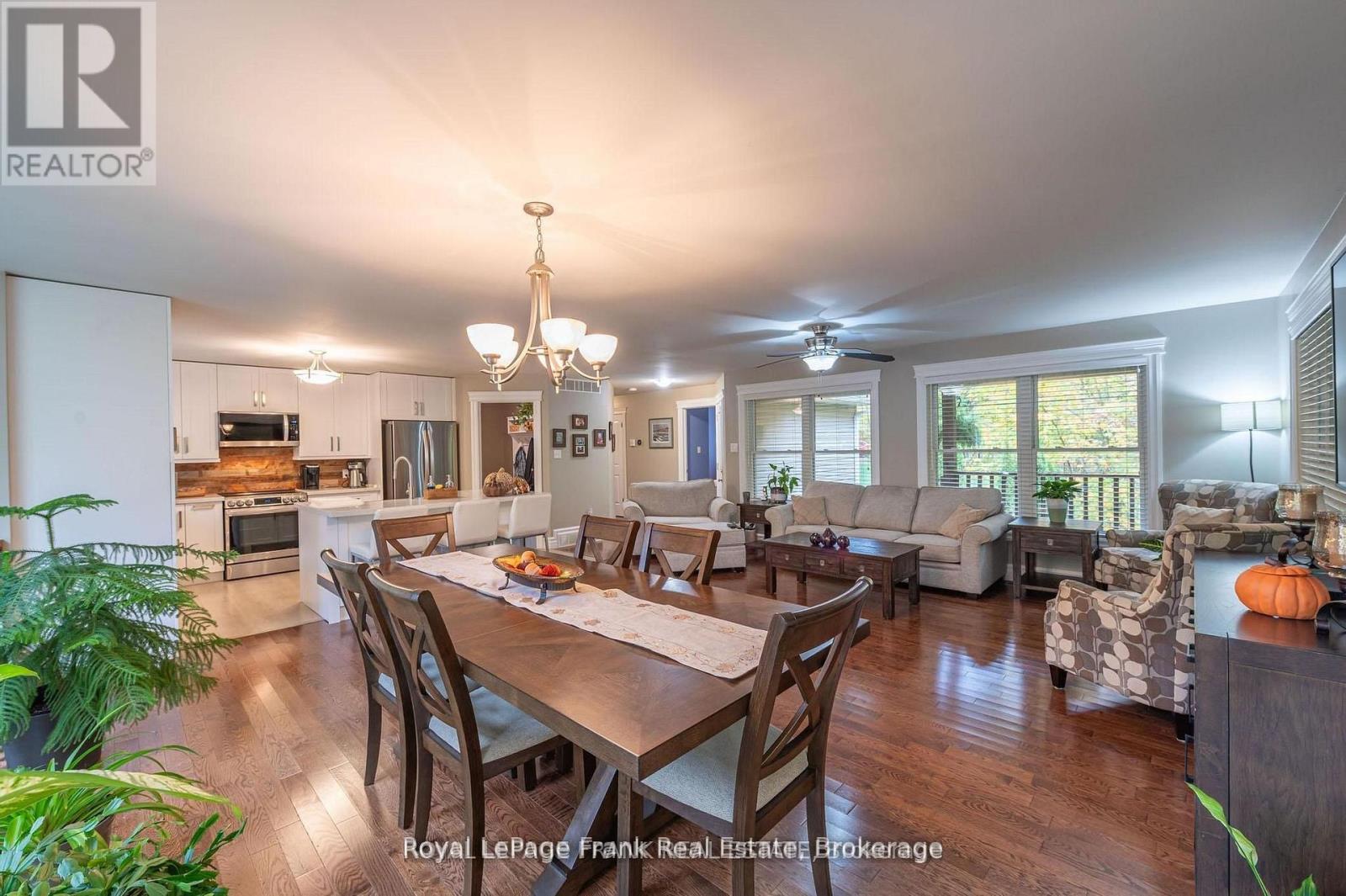 25 Lakeland Avenue, Trent Lakes, ON - Indoor Photo Showing Dining Room
