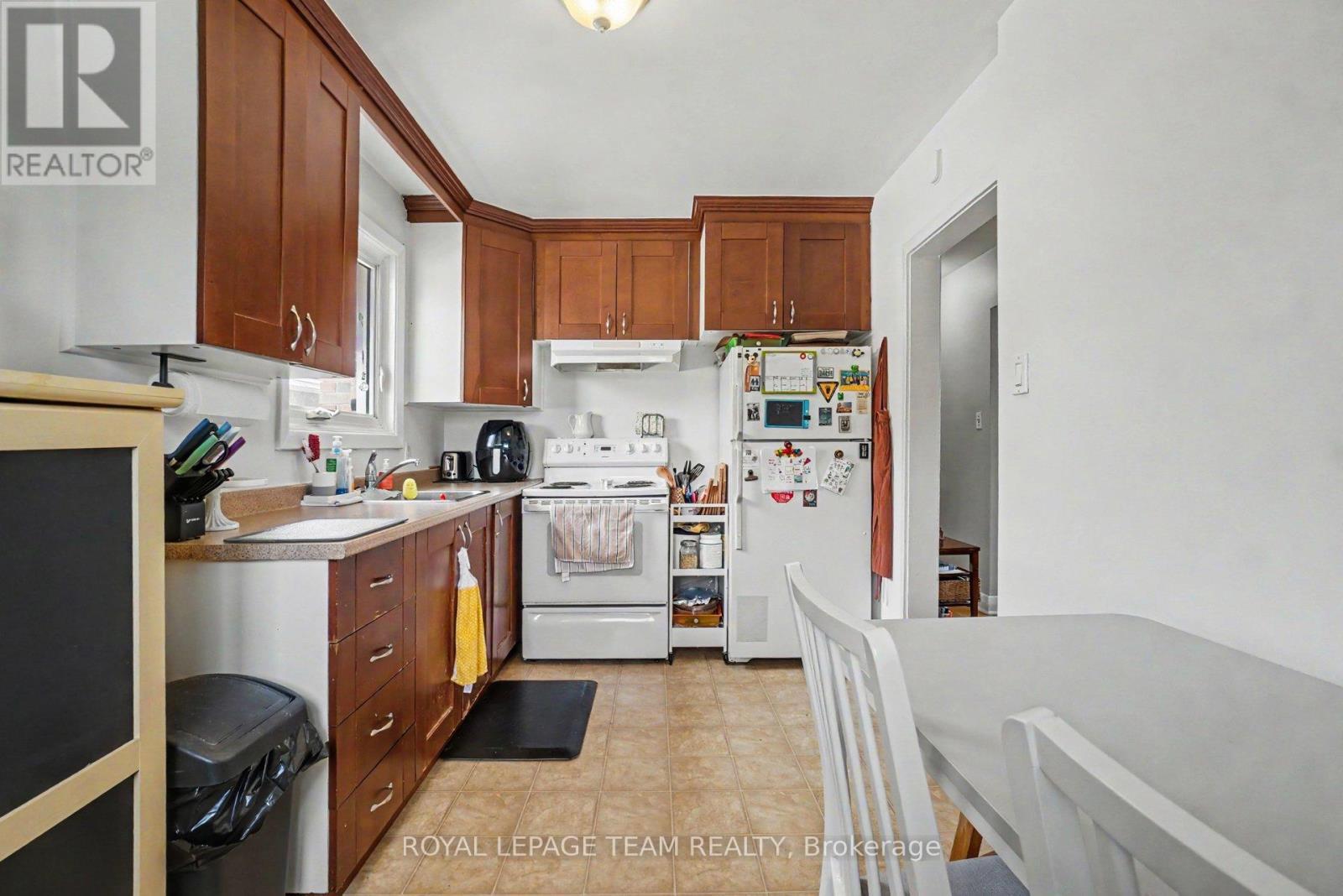 707 Edison Avenue, Ottawa, ON - Indoor Photo Showing Kitchen