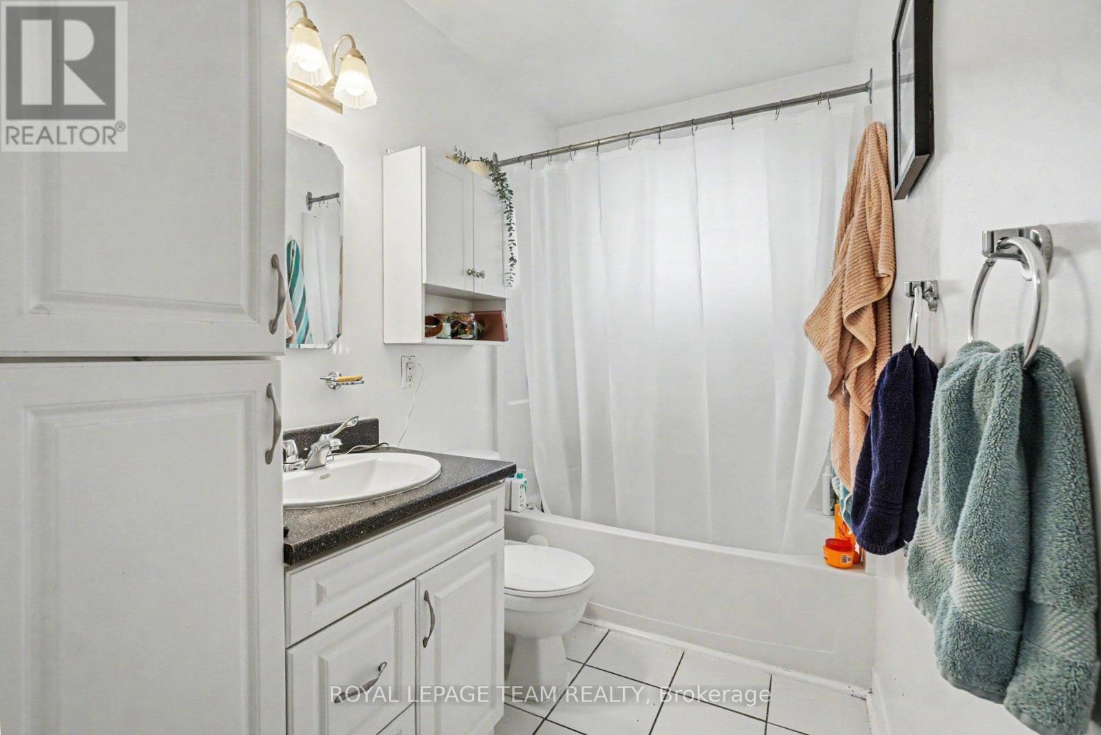 707 Edison Avenue, Ottawa, ON - Indoor Photo Showing Bathroom