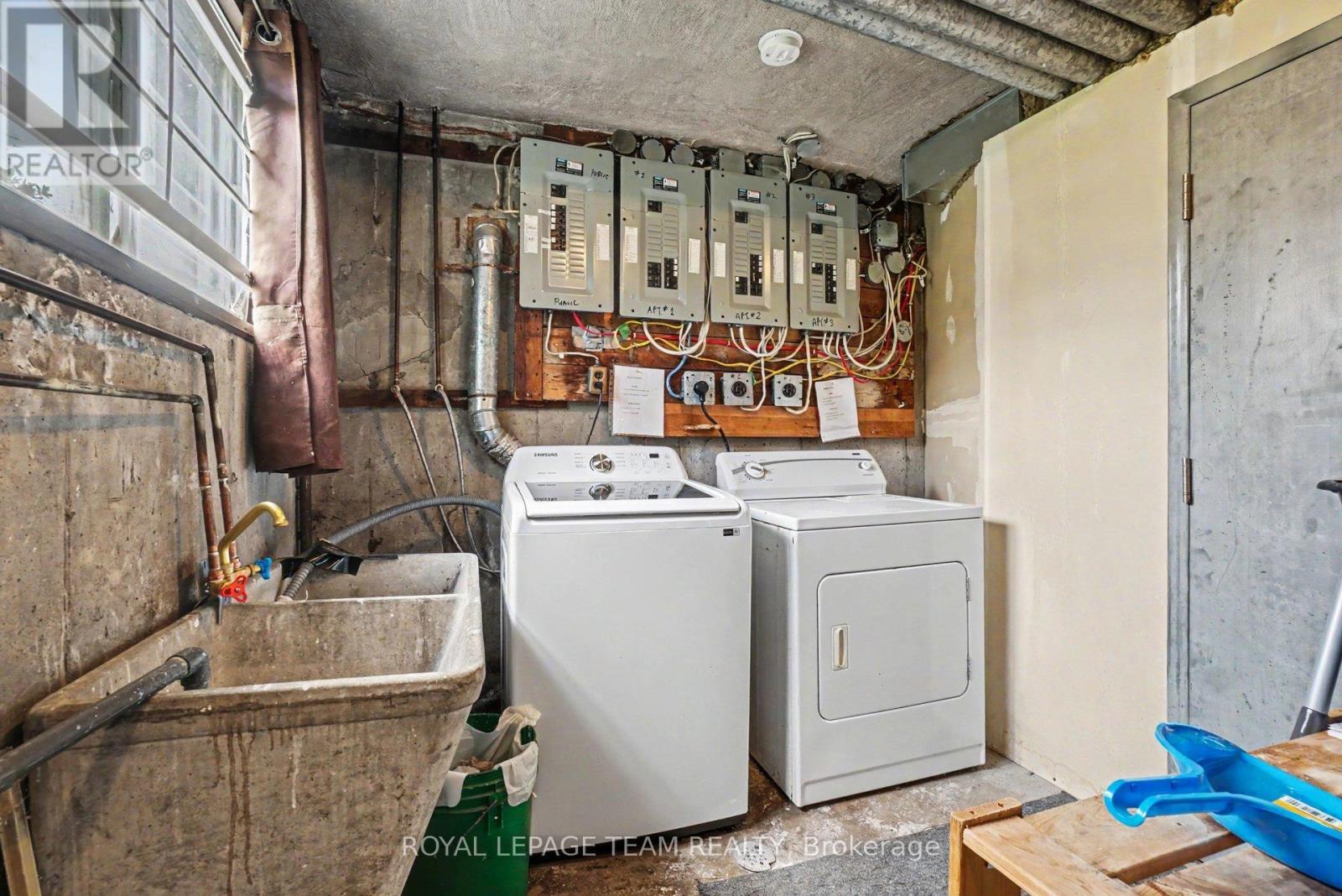 707 Edison Avenue, Ottawa, ON - Indoor Photo Showing Laundry Room