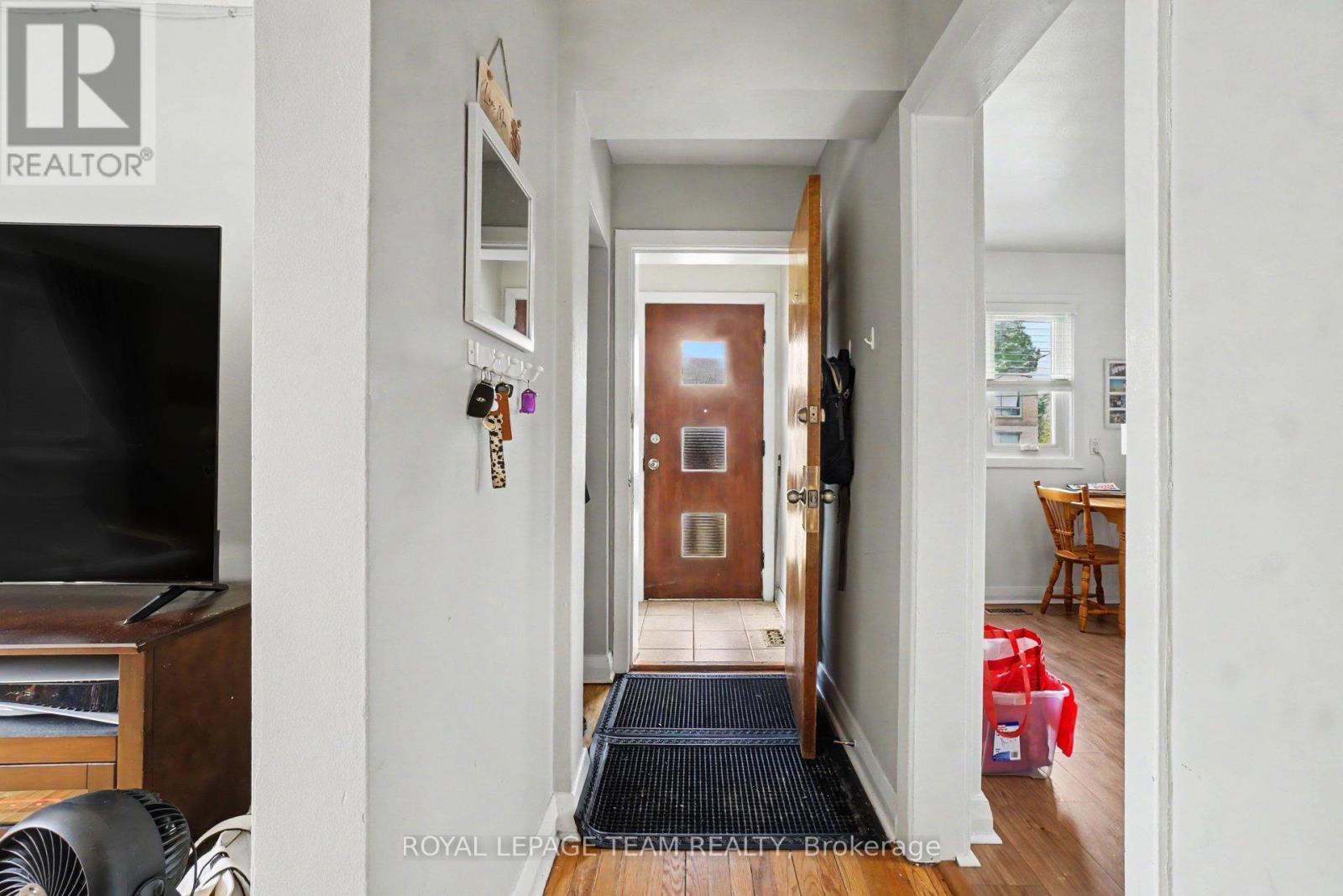 707 Edison Avenue, Ottawa, ON - Indoor Photo Showing Other Room