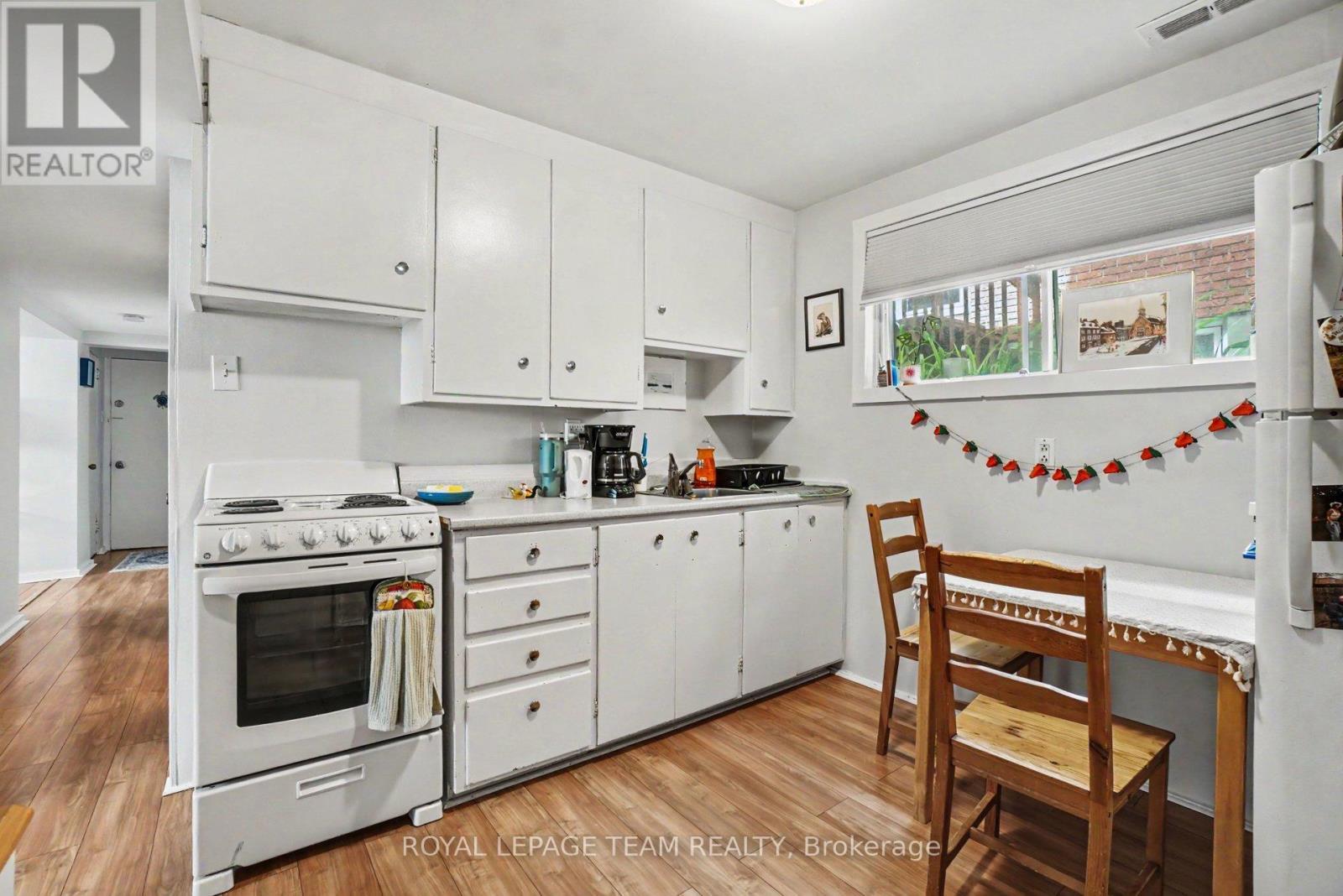 707 Edison Avenue, Ottawa, ON - Indoor Photo Showing Kitchen
