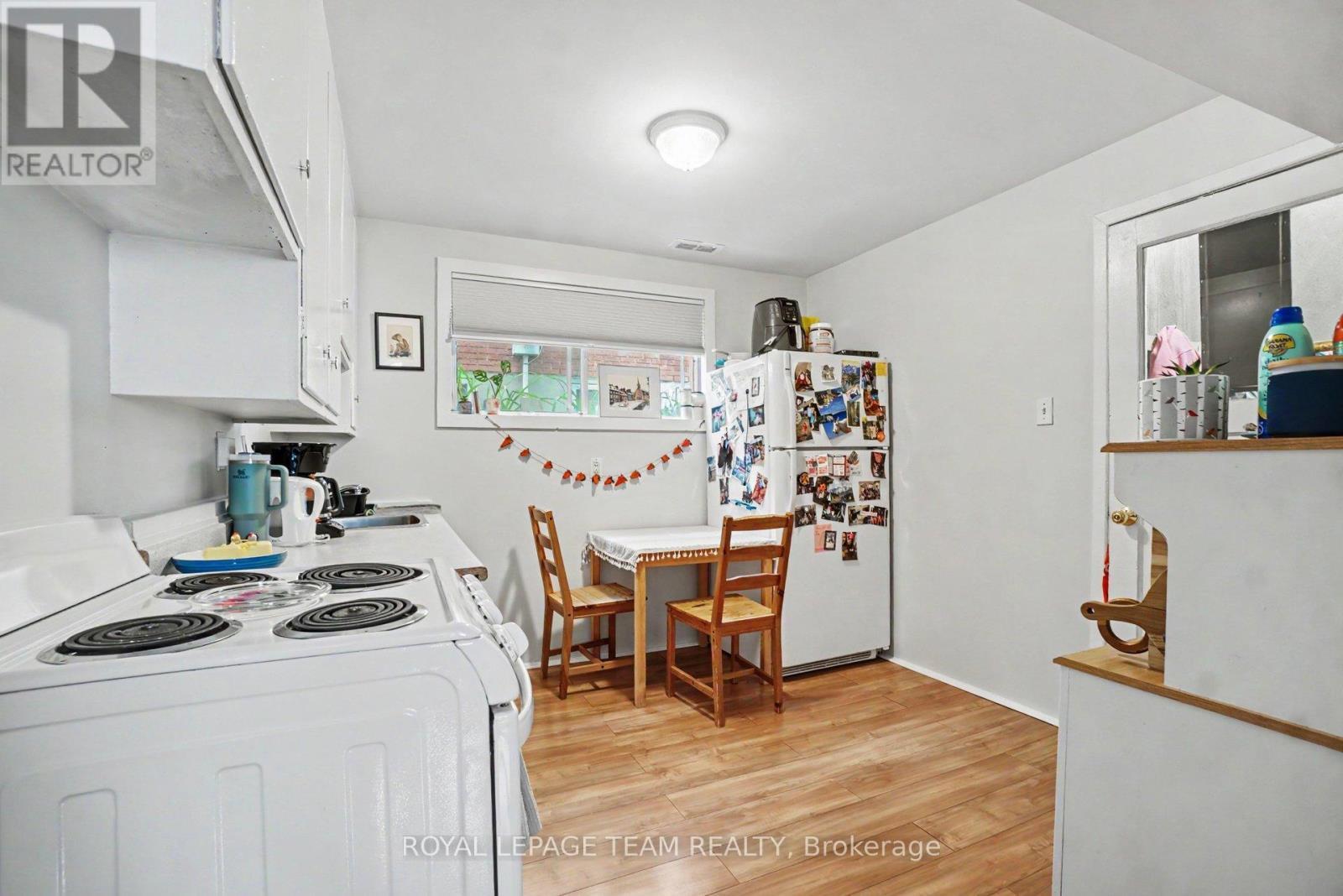 707 Edison Avenue, Ottawa, ON - Indoor Photo Showing Kitchen