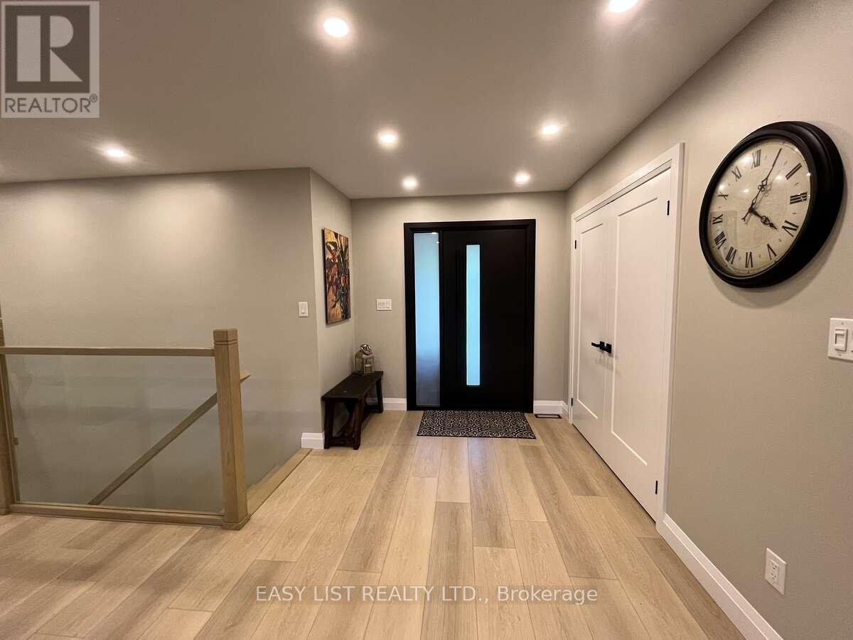 25350 C Highway 62, Bancroft, ON - Indoor Photo Showing Other Room
