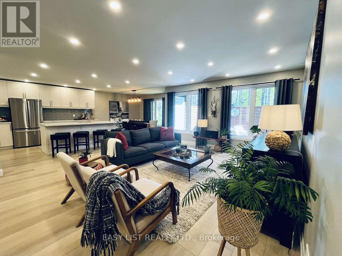 25350 C Highway 62, Bancroft, ON - Indoor Photo Showing Living Room