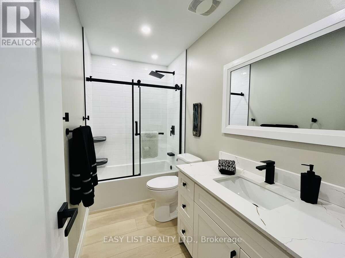25350 C Highway 62, Bancroft, ON - Indoor Photo Showing Bathroom
