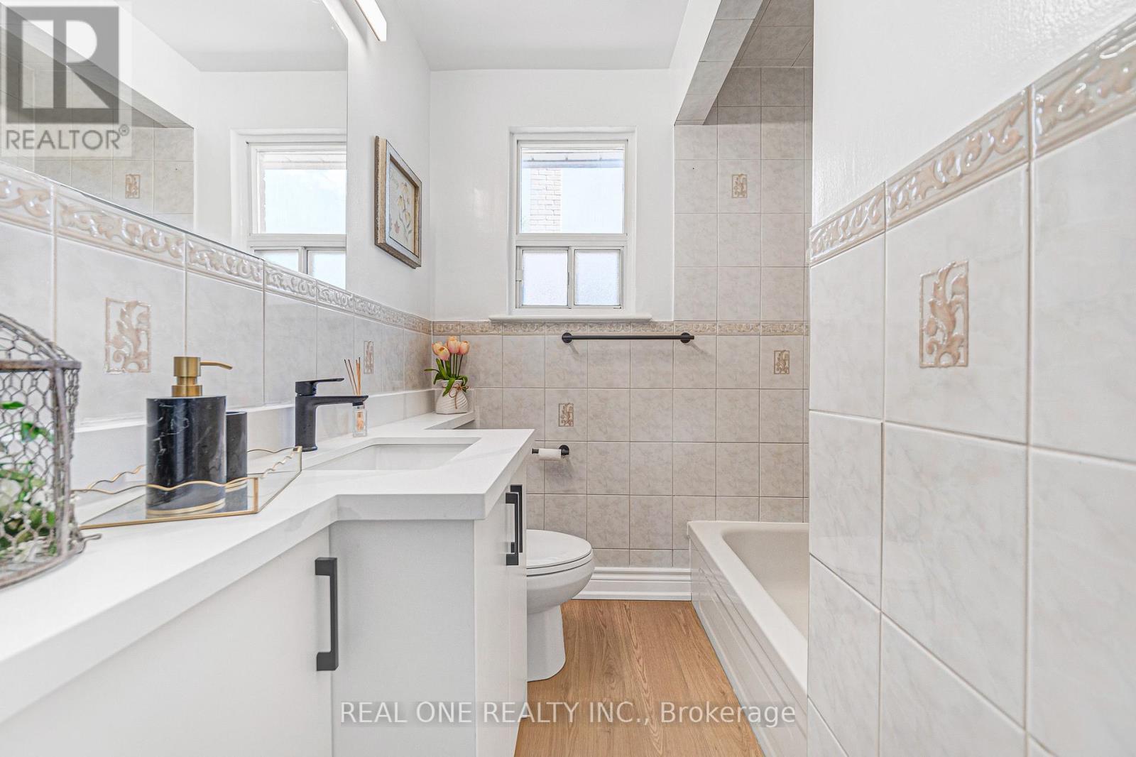 1 Gilroy Drive, Toronto, ON - Indoor Photo Showing Bathroom