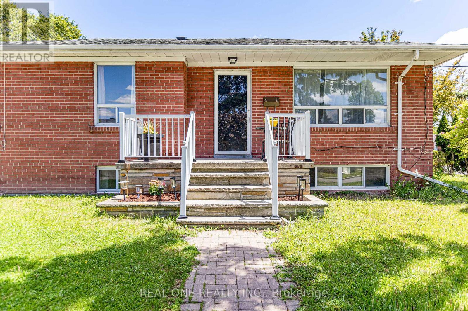 1 Gilroy Drive, Toronto, ON - Outdoor