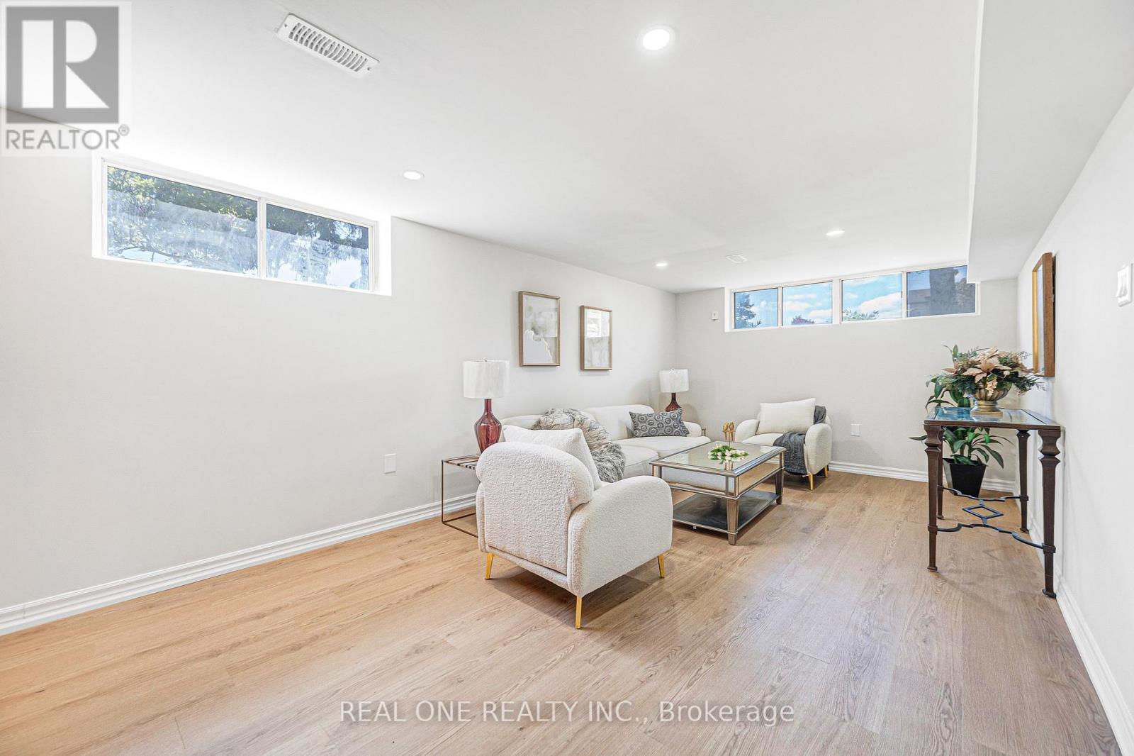1 Gilroy Drive, Toronto, ON - Indoor Photo Showing Bedroom