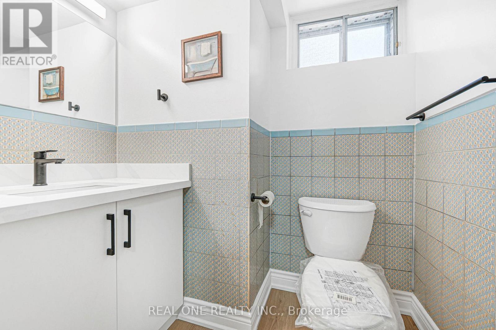 1 Gilroy Drive, Toronto, ON - Indoor Photo Showing Bathroom