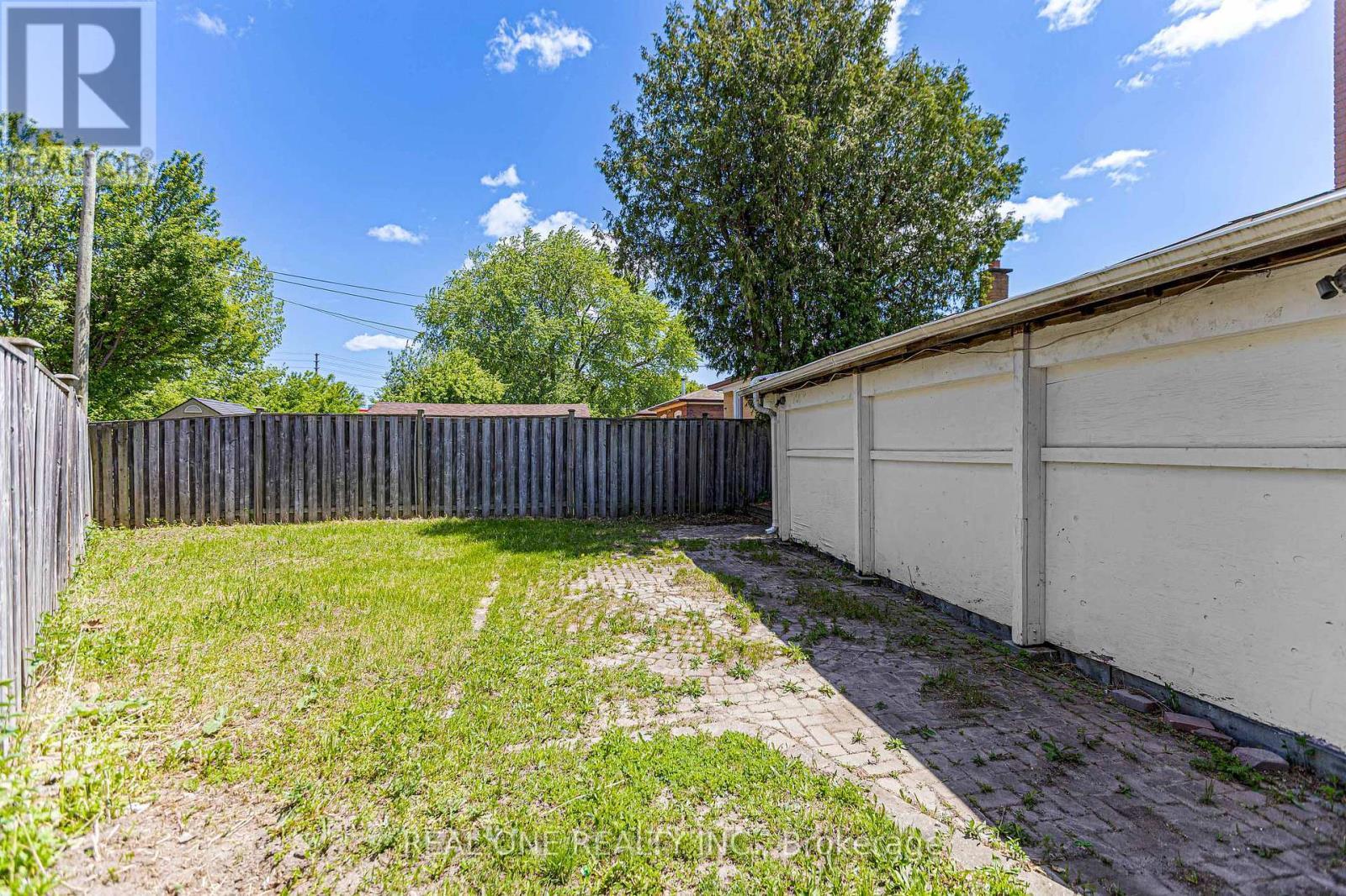 1 Gilroy Drive, Toronto, ON - Outdoor
