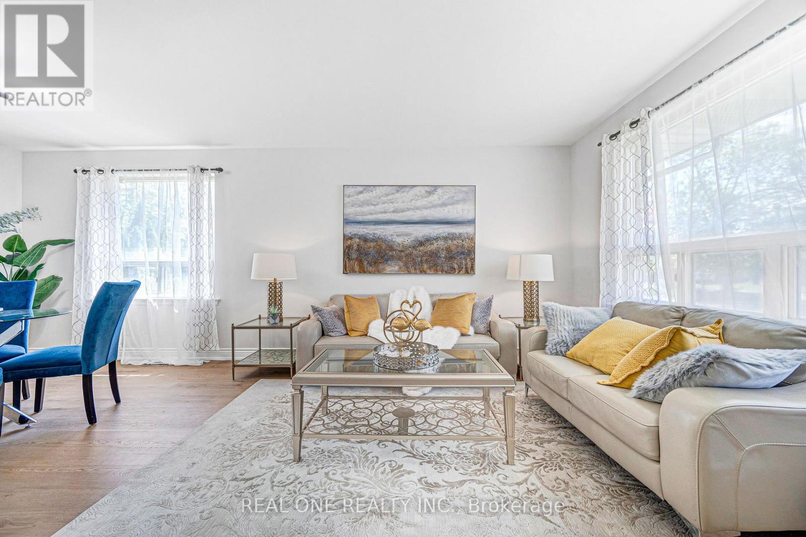 1 Gilroy Drive, Toronto, ON - Indoor Photo Showing Living Room