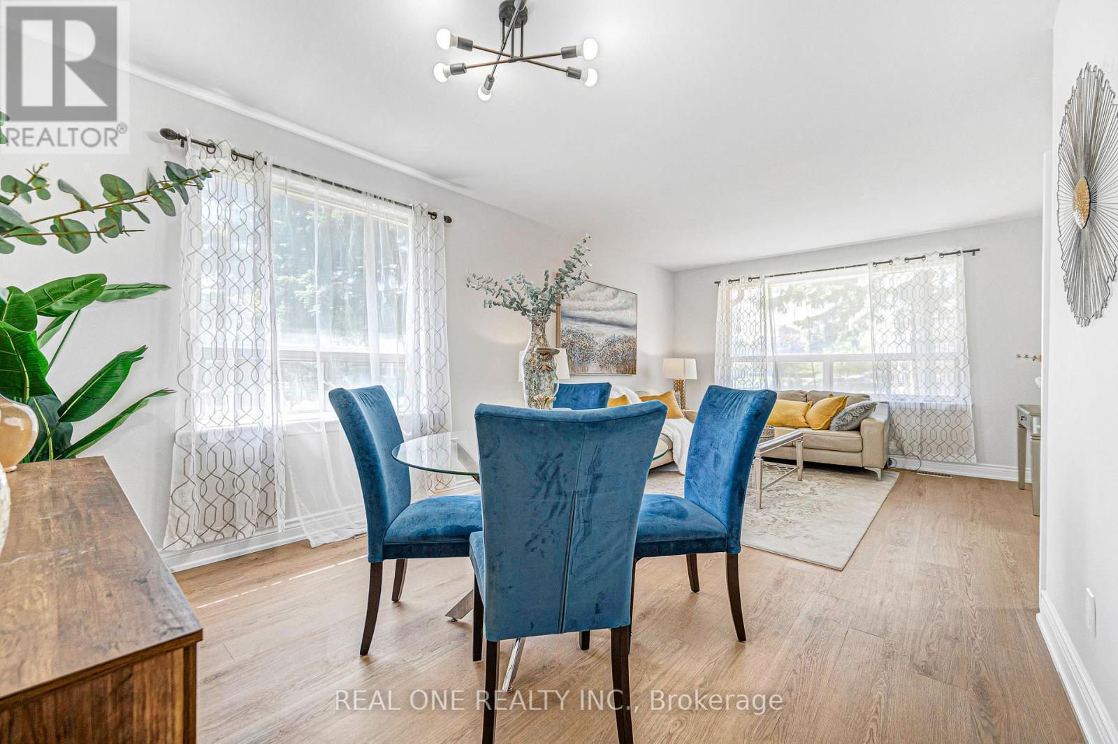 1 Gilroy Drive, Toronto, ON - Indoor Photo Showing Dining Room
