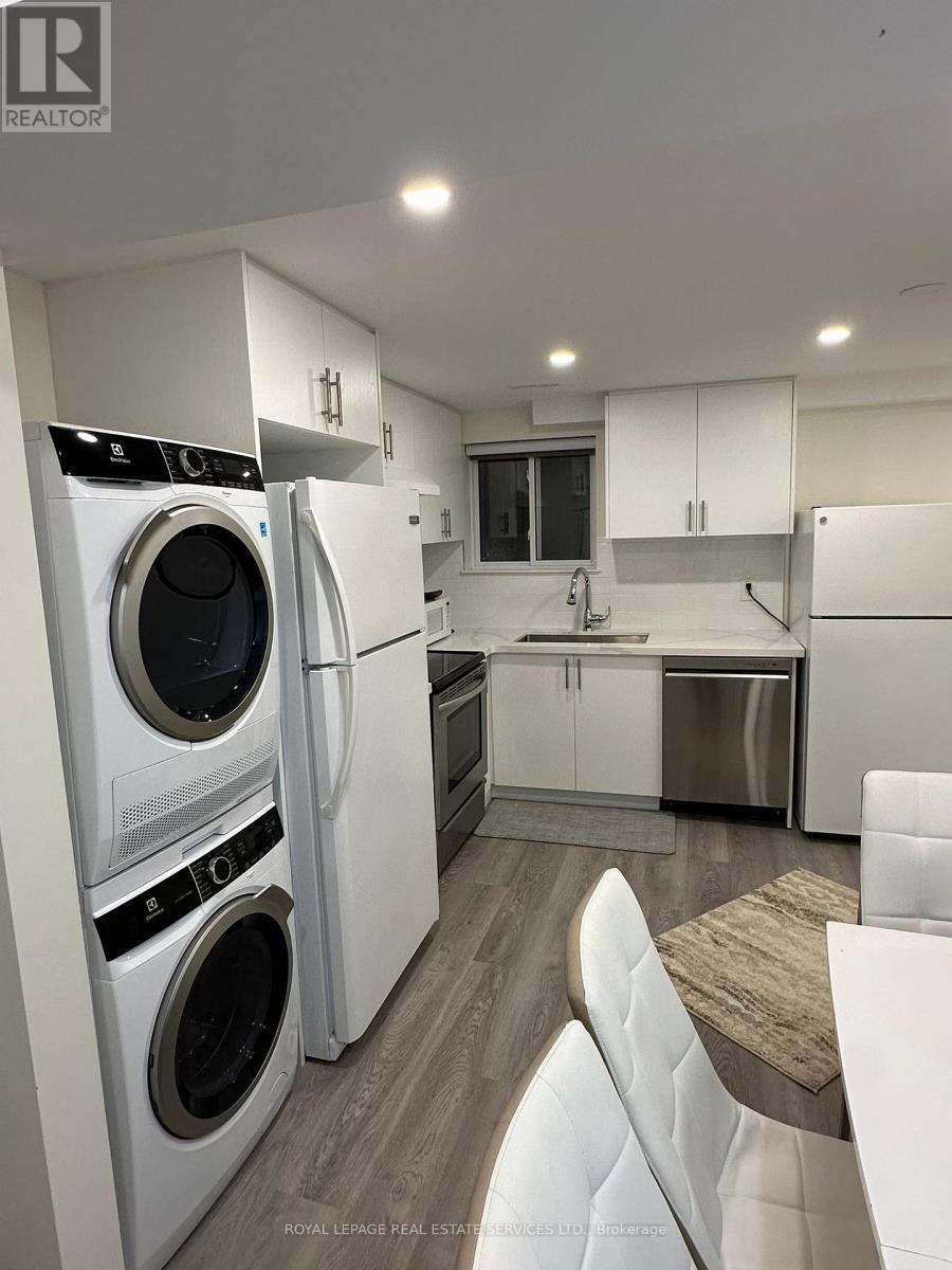 Bsmt - 2389 Morrison Avenue, Mississauga, ON - Indoor Photo Showing Laundry Room