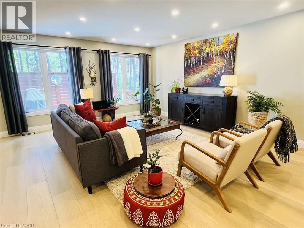 25350 C Hwy 62, Bancroft, ON - Indoor Photo Showing Living Room